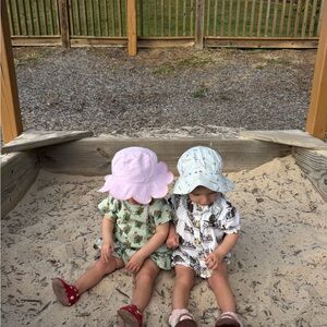 X2 sun hats size 6m -24m